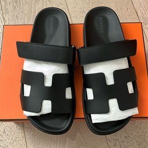 NIB 2024 Hermes Chypre Sandal in Black Leather!